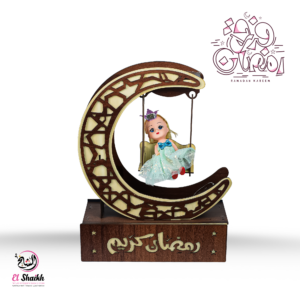 فانوس رمضان مصنوع من الخشب بداخله عروسه الاميرات 